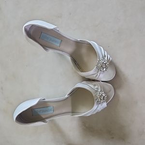 Blue by Betsey Johnson Ivory Satin dress heels.